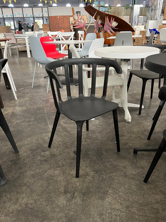 Tavolo e sedie da esterno in plastica - Arredamento e Casalinghi In vendita  a Udine